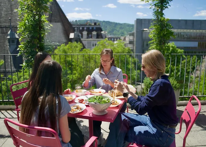 Josephine'S Guesthouse - Women Only With Rooftop And Community Area Zürich